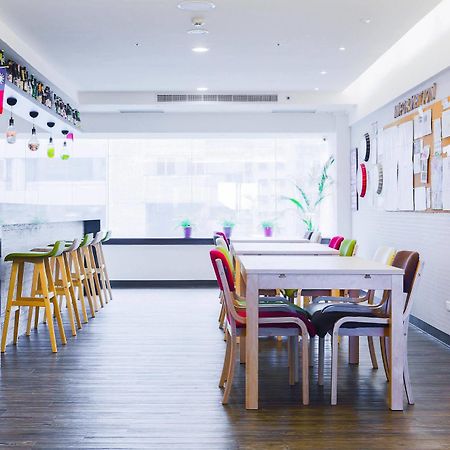 Sleepy Dragon Hostel Taipei Exterior photo