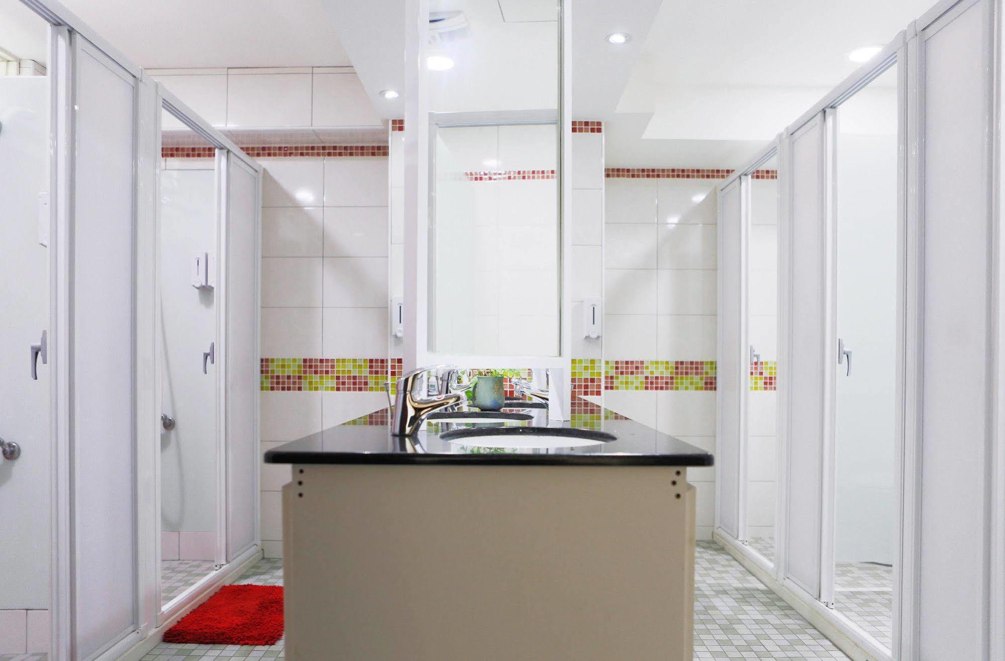 Sleepy Dragon Hostel Taipei Exterior photo